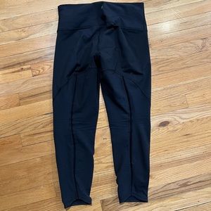 Lululemon ⅞ wonder under high rise leggings with mesh detail on back